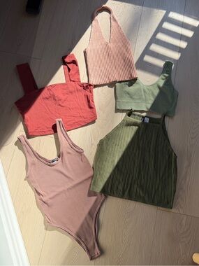AMAZING DEAL - 5 trendy summer tops size medium in green, dusty pink rose